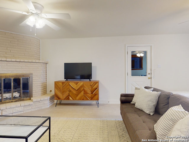Image 11 of 32 For 643 Brightwood Pl
