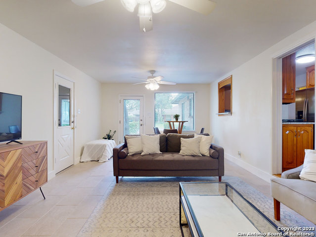Image 12 of 32 For 643 Brightwood Pl