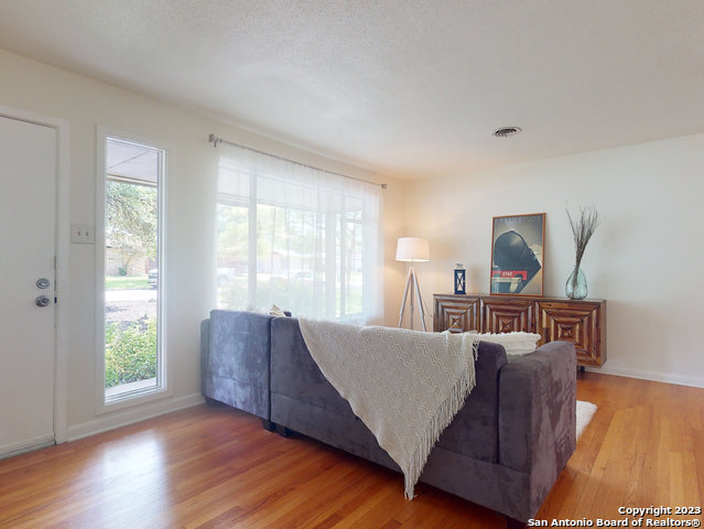 Image 16 of 32 For 643 Brightwood Pl