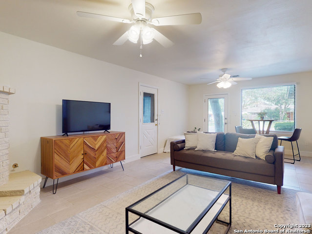 Image 18 of 32 For 643 Brightwood Pl