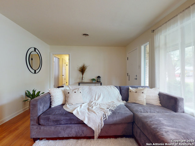 Image 2 of 32 For 643 Brightwood Pl