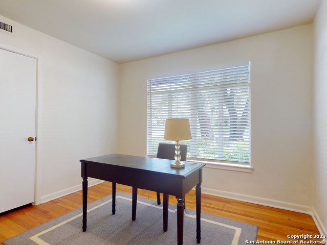Image 24 of 32 For 643 Brightwood Pl