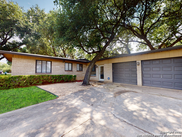 Image 27 of 32 For 643 Brightwood Pl