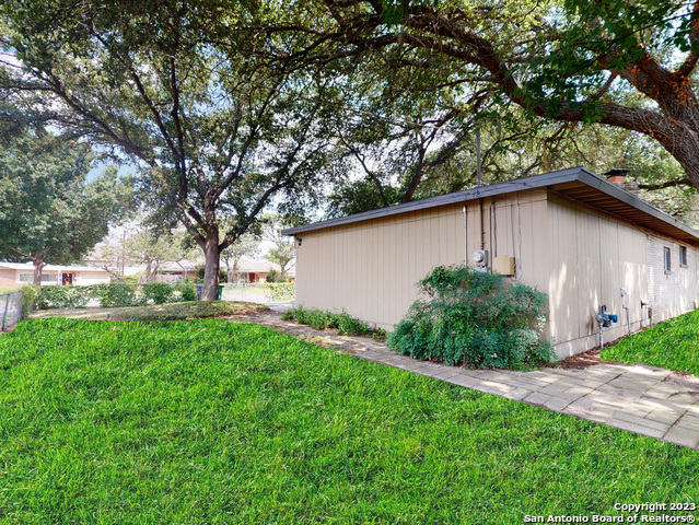 Image 28 of 32 For 643 Brightwood Pl