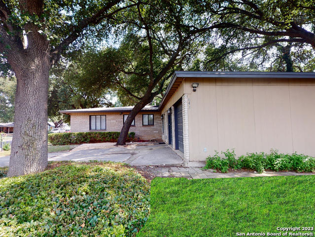 Image 29 of 32 For 643 Brightwood Pl
