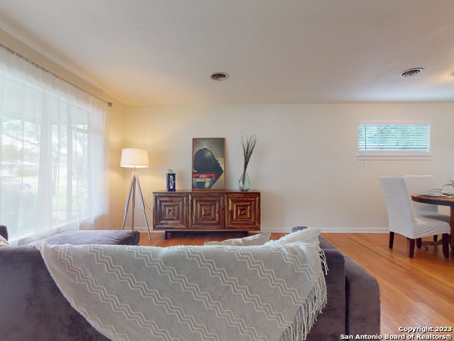 Image 3 of 32 For 643 Brightwood Pl