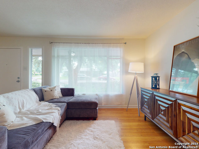 Image 5 of 32 For 643 Brightwood Pl