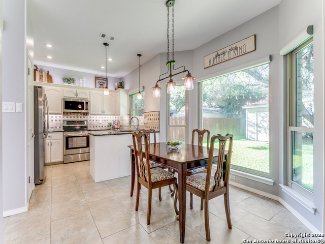 Image 11 of 25 For 2302 Oak Castle