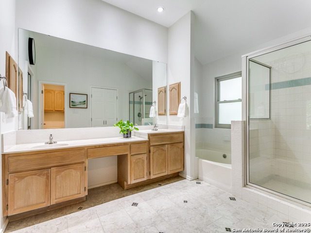 Image 16 of 25 For 2302 Oak Castle