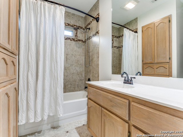 Image 20 of 25 For 2302 Oak Castle