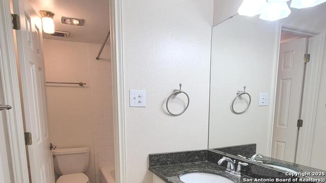 Image 9 of 14 For 8702 Village Dr  204