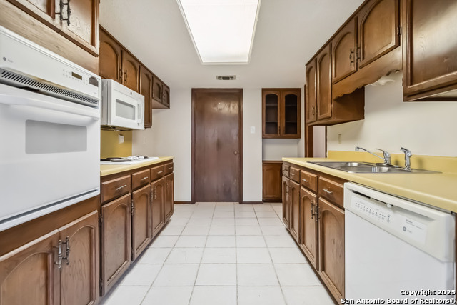 Listing photo id 10 for 10514 Merritime Ct