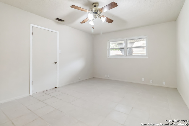 Listing photo id 12 for 10514 Merritime Ct