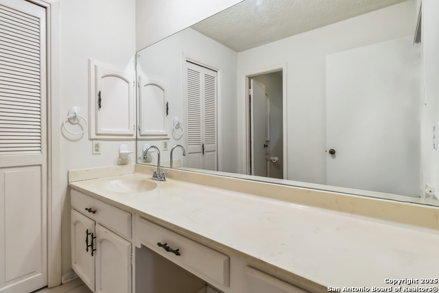 Listing photo id 13 for 10514 Merritime Ct