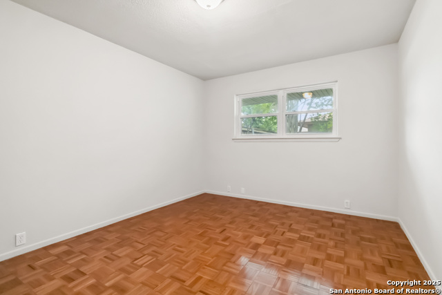 Listing photo id 15 for 10514 Merritime Ct