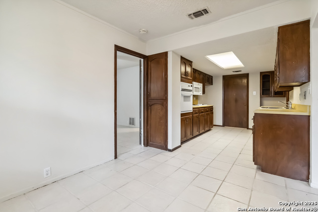 Listing photo id 5 for 10514 Merritime Ct