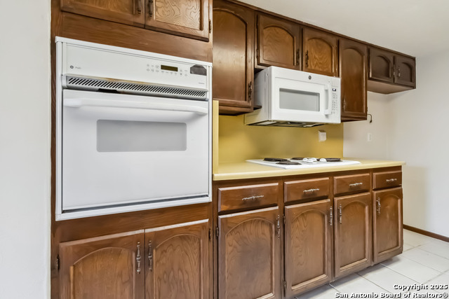 Listing photo id 7 for 10514 Merritime Ct