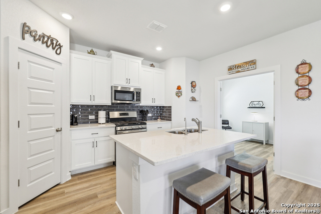 Listing photo id 8 for 306 Banff  