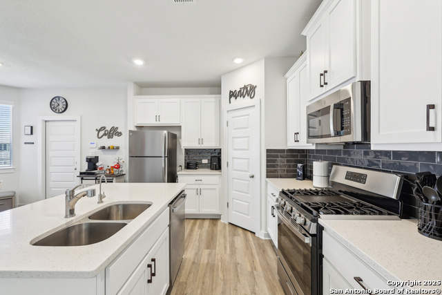 Listing photo id 10 for 306 Banff  