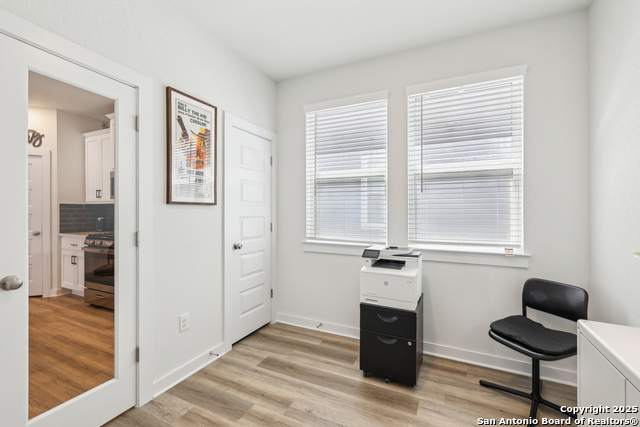 Listing photo id 11 for 306 Banff  