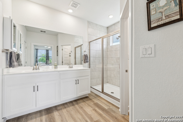 Listing photo id 15 for 306 Banff  