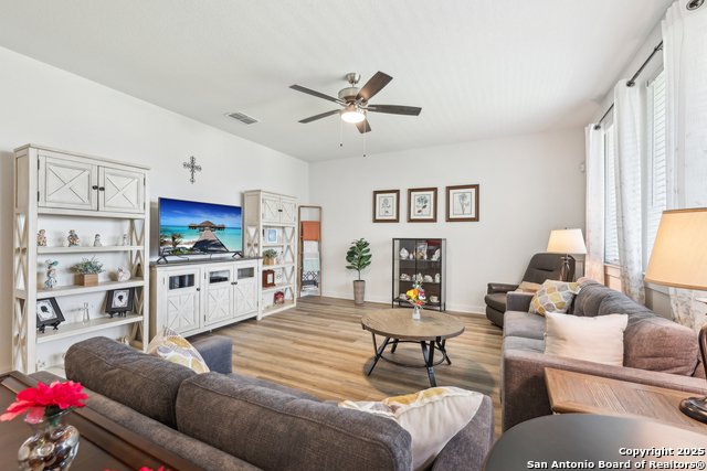 Listing photo id 3 for 306 Banff  