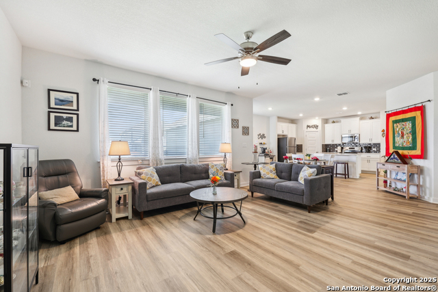 Listing photo id 4 for 306 Banff  