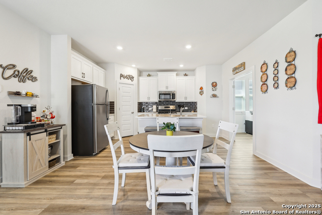 Listing photo id 6 for 306 Banff  