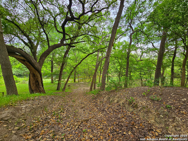 Image 27 of 34 For 1600 River Trl