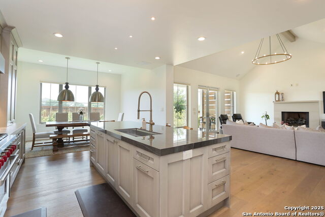 Image 10 of 31 For 101 Chama Dr