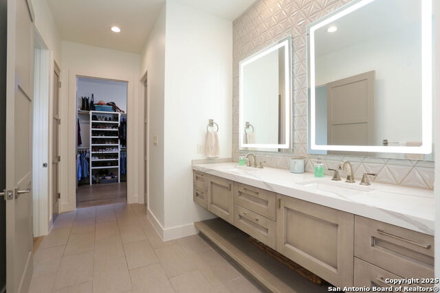 Image 16 of 31 For 101 Chama Dr