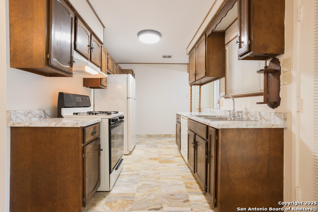 Listing photo id 2 for 230 Ravenhill