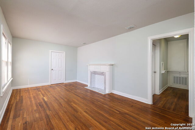 Image 3 of 12 For 1601 West Craig Pl  2