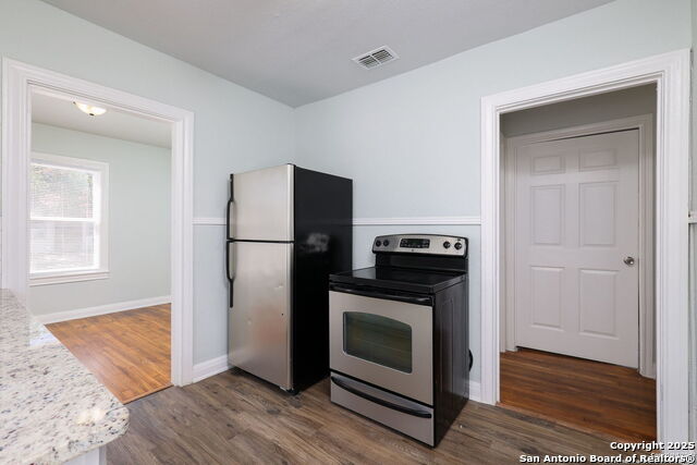 Image 7 of 12 For 1601 West Craig Pl  2
