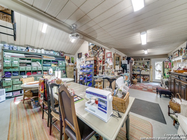 Listing photo id 12 for 3772 Spring Branch Rd