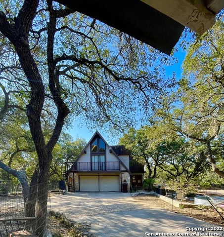 Listing photo id 13 for 3772 Spring Branch Rd