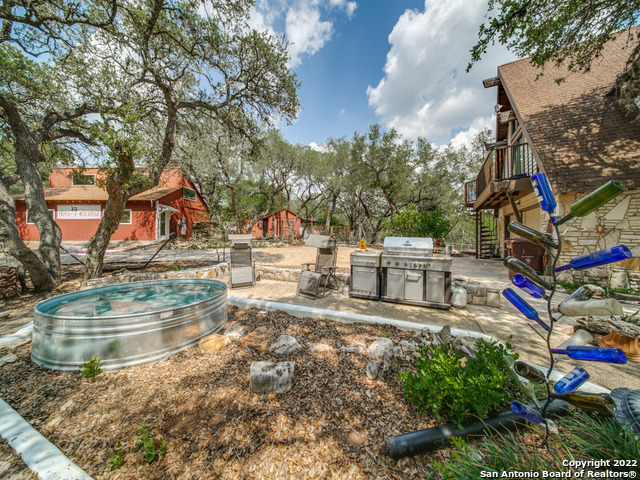 Listing photo id 15 for 3772 Spring Branch Rd