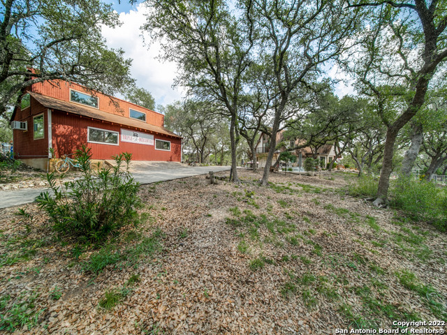 Listing photo id 16 for 3772 Spring Branch Rd