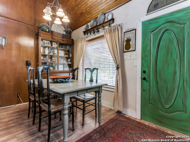 Listing photo id 3 for 3772 Spring Branch Rd