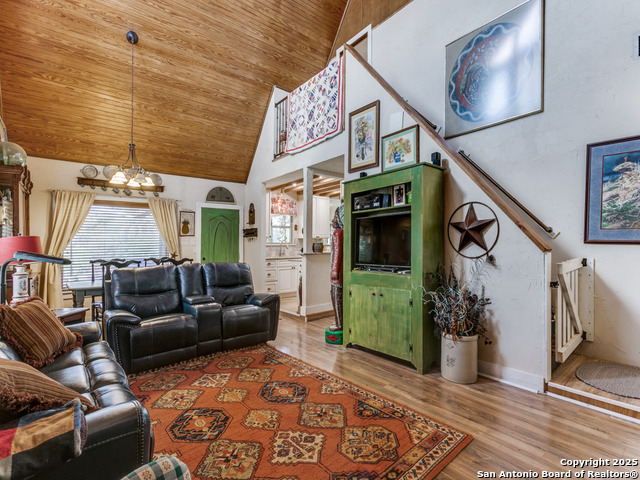 Listing photo id 4 for 3772 Spring Branch Rd