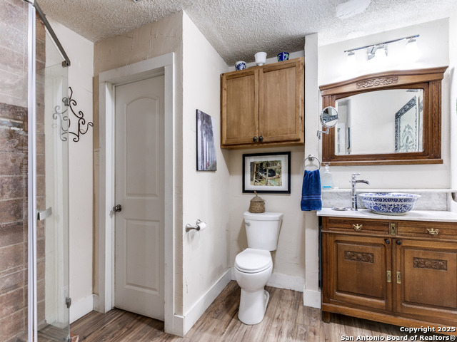 Listing photo id 6 for 3772 Spring Branch Rd