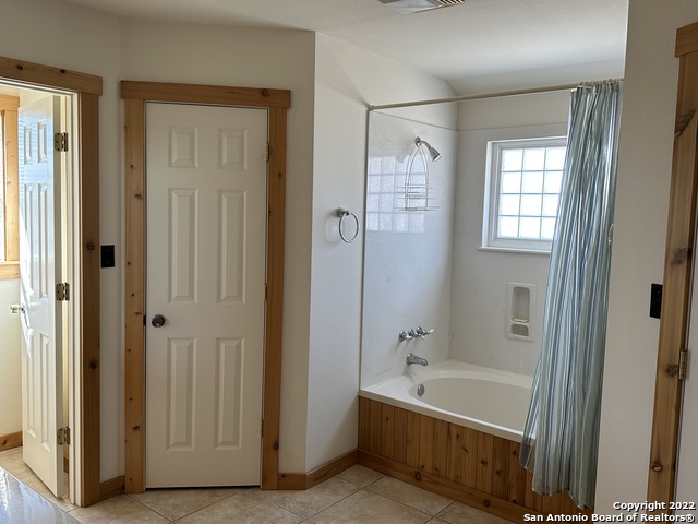 Image 11 of 16 For 466 Wood View Cir