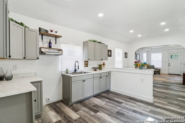 Image 12 of 23 For 2120 San Fernando