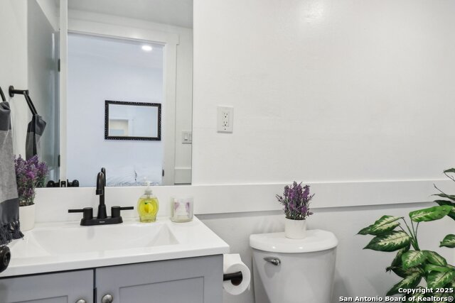 Image 17 of 23 For 2120 San Fernando