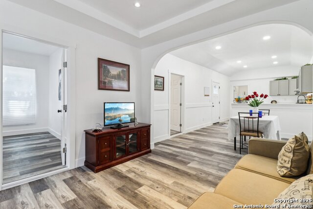 Image 6 of 23 For 2120 San Fernando