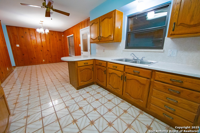 Image 13 of 36 For 4722 Creekmoor