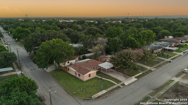 Image 34 of 36 For 4722 Creekmoor