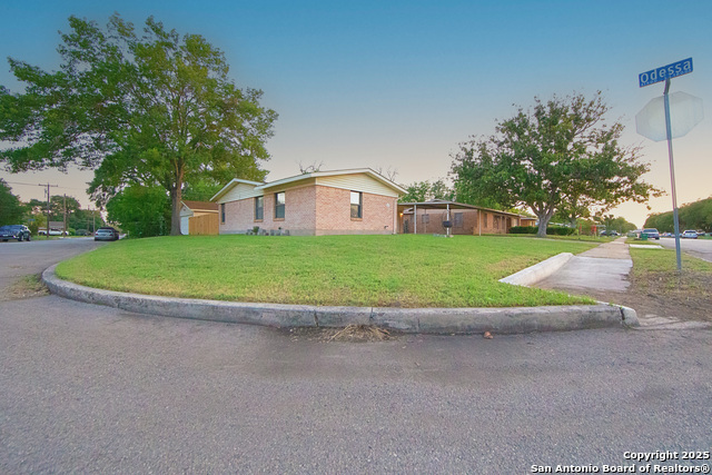 Image 4 of 36 For 4722 Creekmoor