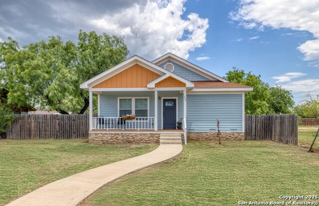 Details for 120 Brazos W, Uvalde, TX 78801