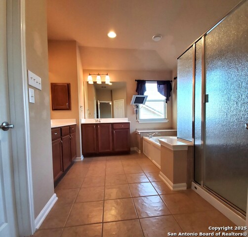 Image 18 of 28 For 310 Royal Troon Dr